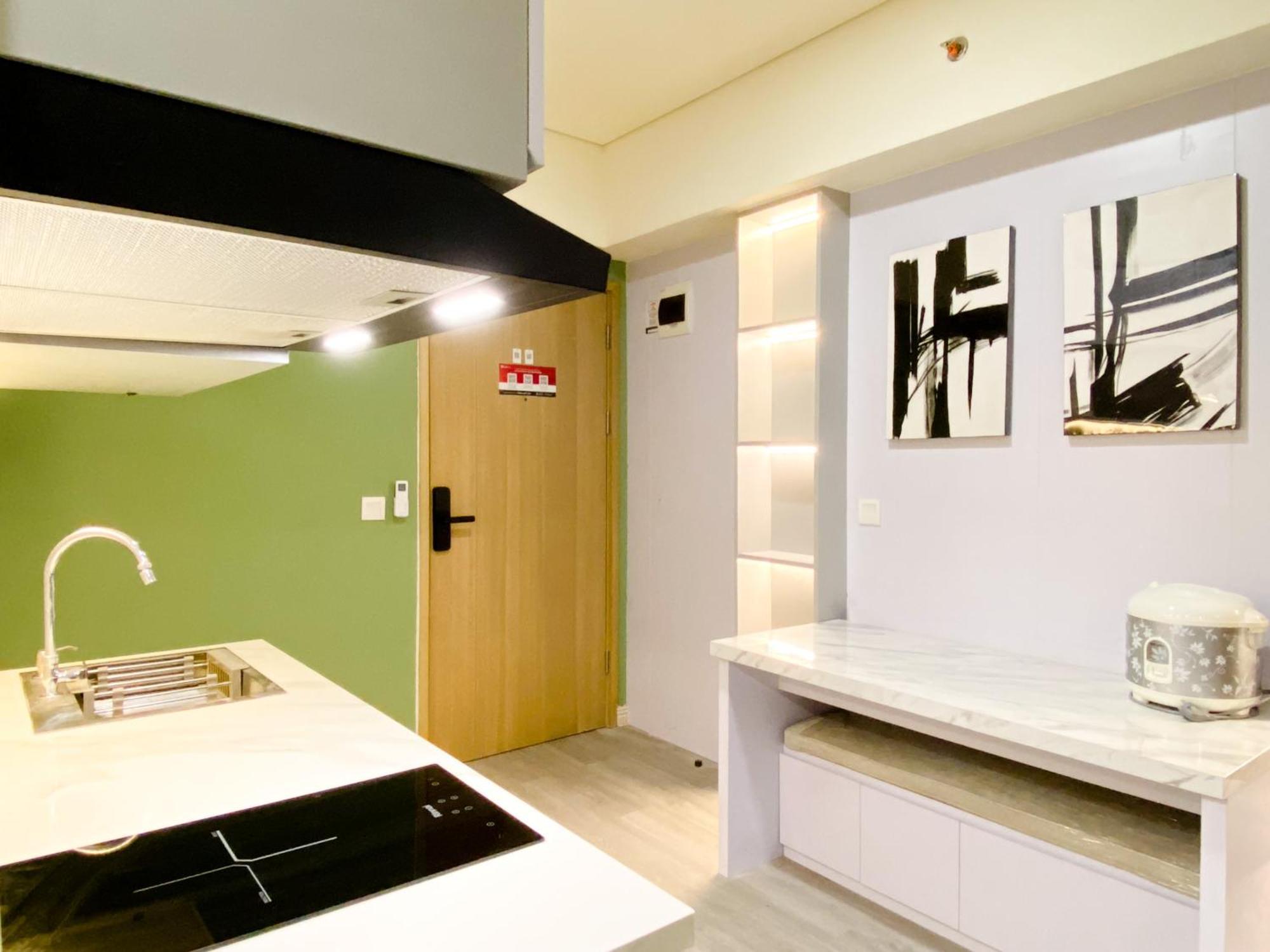 Best Homey 2Br At Meikarta Apartment By Travelio Cikarang Esterno foto